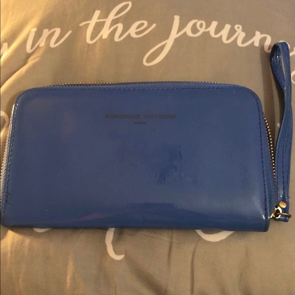 Adrienne Vittadini charging wallet/wristlet - Picture 1 of 2